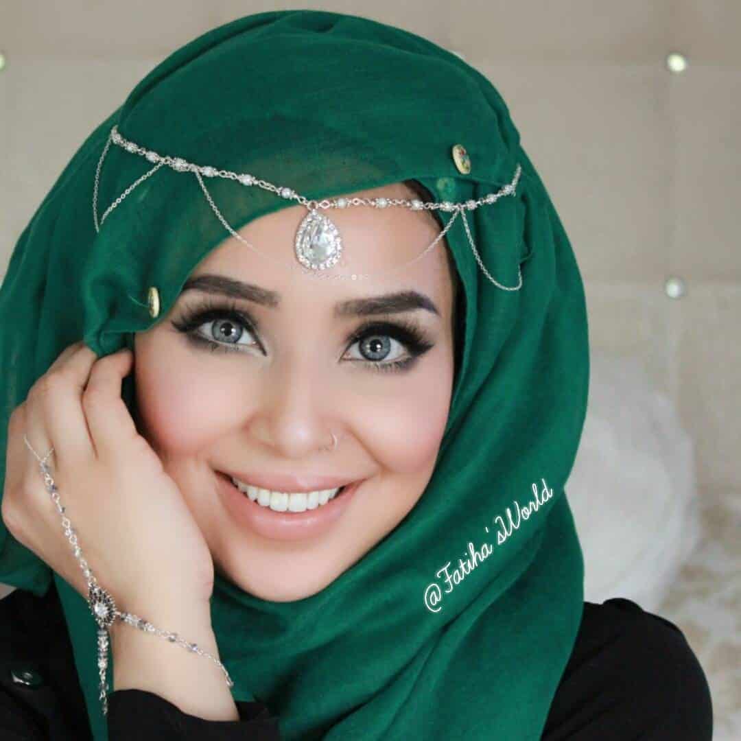 #3- Delicate Hijab Chain Style