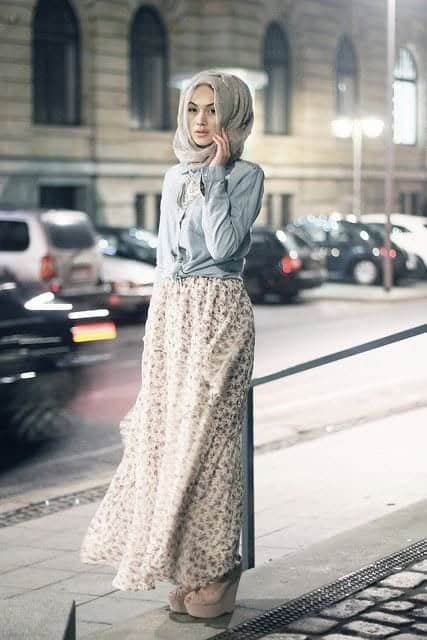 ↓ 1 – Hijab With Maxi