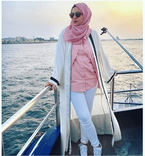 ↓ 14. Hijabi Travel Outfit for Mothers