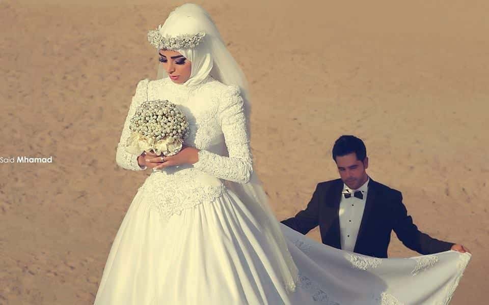 ↓ 135 – Groom Helping Bride With Her Gown