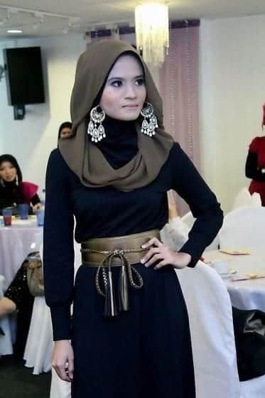 15 – Simple Hijab With Gorgeous Silver Earrings For Party Look