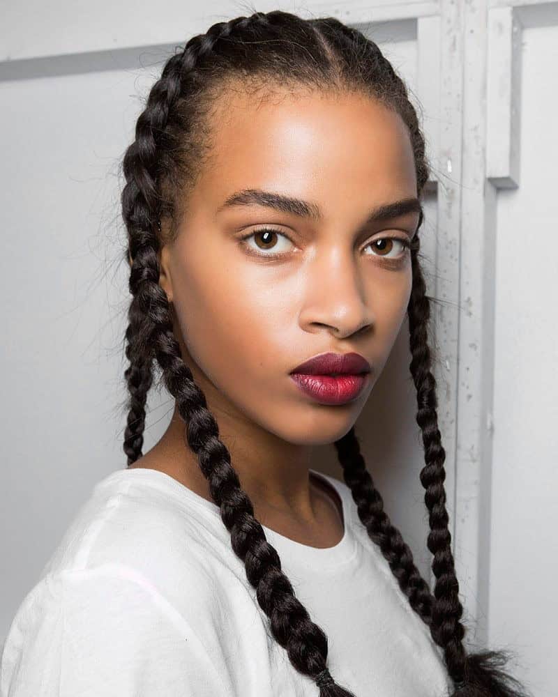 ↓ 17 – What are Some Braided Hairstyles for Oily Hair?