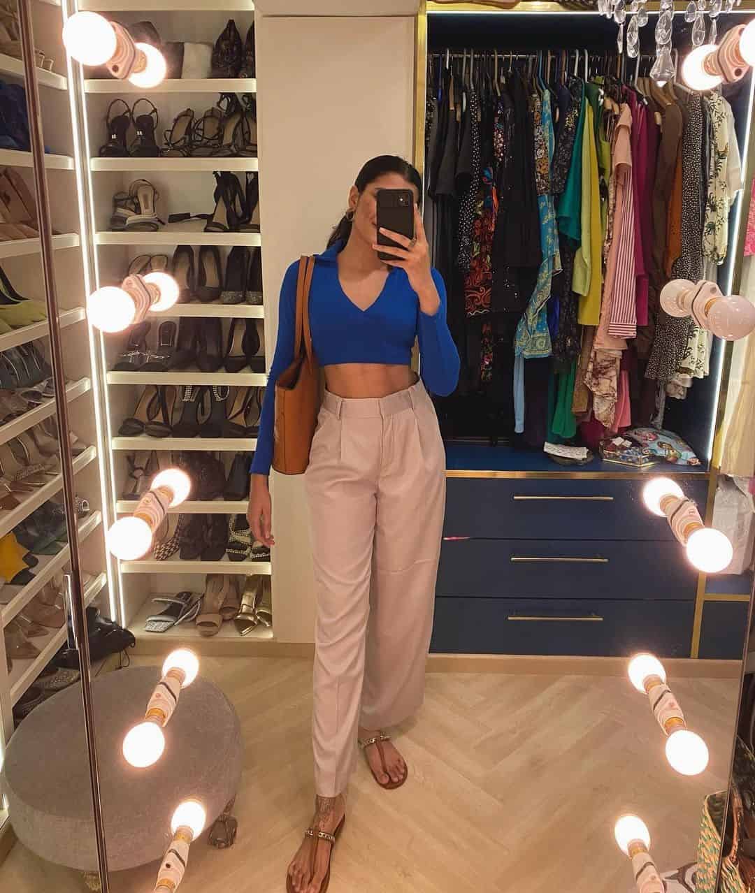 15 – High Waisted Trousers And Crop Top for Casual Summer Dinner