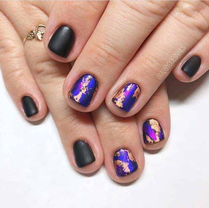 ↓ 33. Foil Nail Art