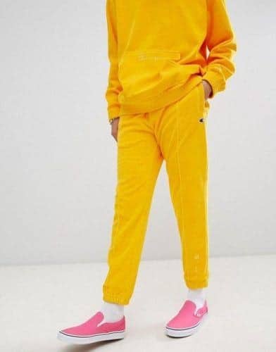 ↓ 32 – Yellow Outfit As Sportswear