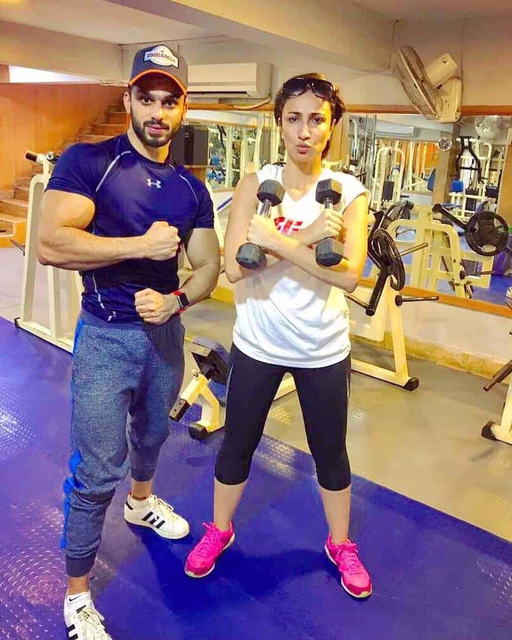 ↓ 15 – Anoushey Ashraf Working Out