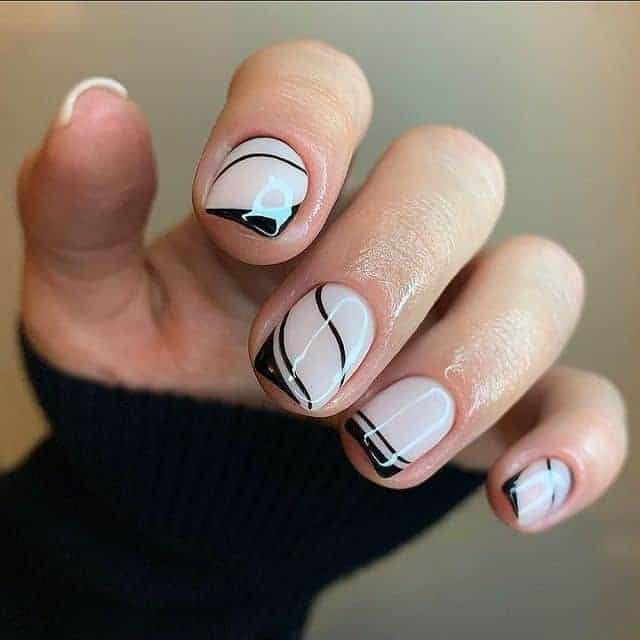 ↓ 20 – Monochromatic Manicure Ideas for Short Nails