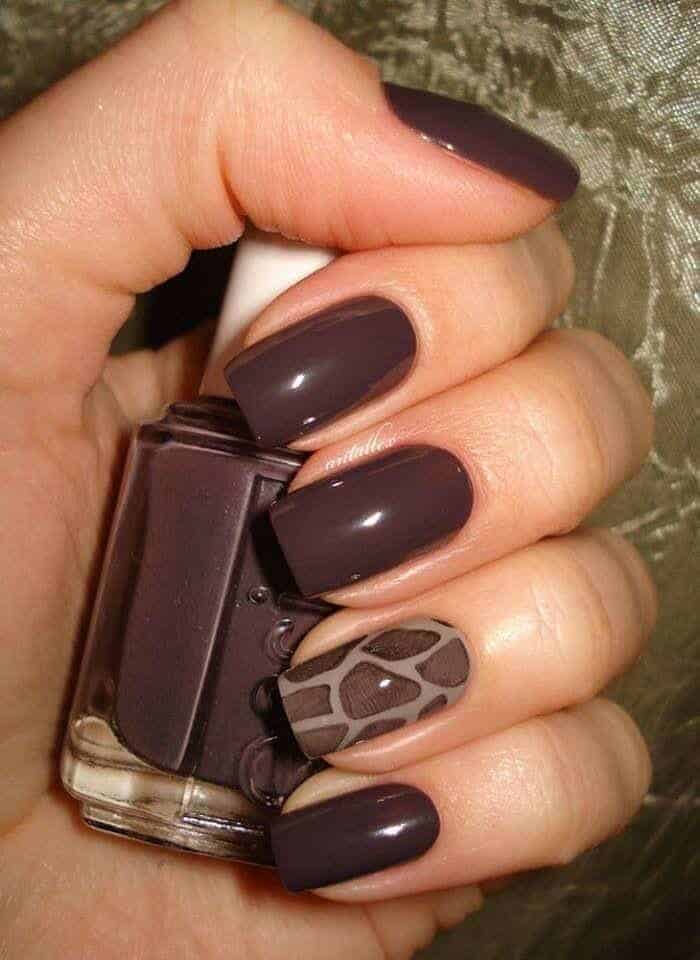 ↓ 24 – Brown Nail Art