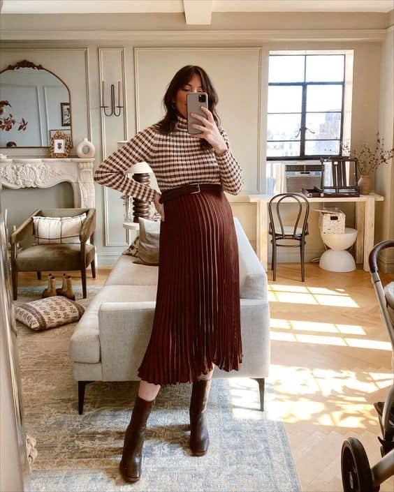 3 – Contrast Pleats on a Skirt to a Horizontally Striped Shirt