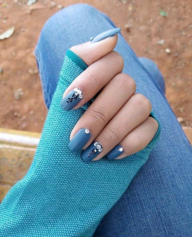 ↓ 26 – Jewel Encrusted Manicure Ideas for Short Nails