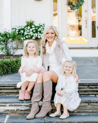 22 – Mommy + Daughters Spring Photoshoot