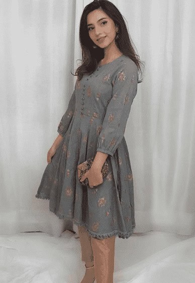 ↓25 – Best Desi Look for Evening Parties