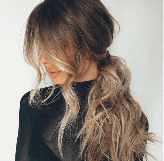 ↓ 18 – Messy Curly Ponytail Hairstyle for Teen Girls