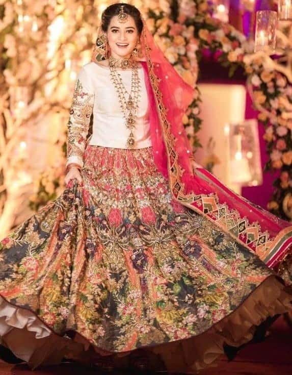 ↓ 19 – Aiman khan Bridal Outfit