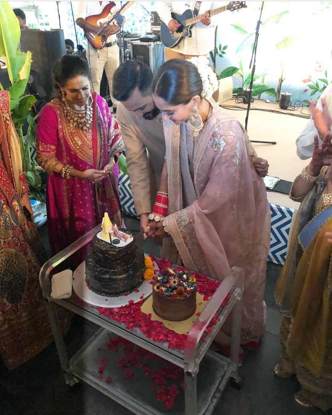 ↓ The Cake Cutting Moment