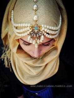 ↓ 4 – Hijab Accessories