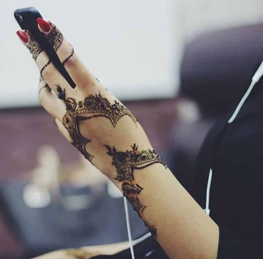 ↓ 20 – Henna Ideas