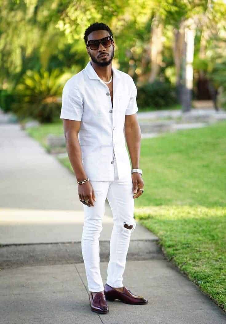 ↓ 9 – All-White Boat Party Outfits