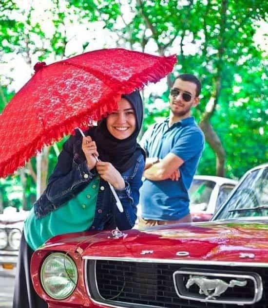 ↓ 15 – Umbrella Pose With Car