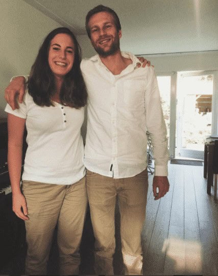 ↓ 21 – Matching Khaki Pants for Family Pictures