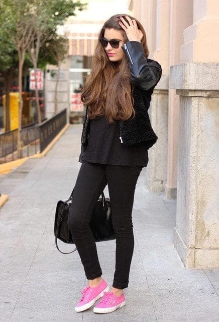 ↓ 33 – All-Black Outfit