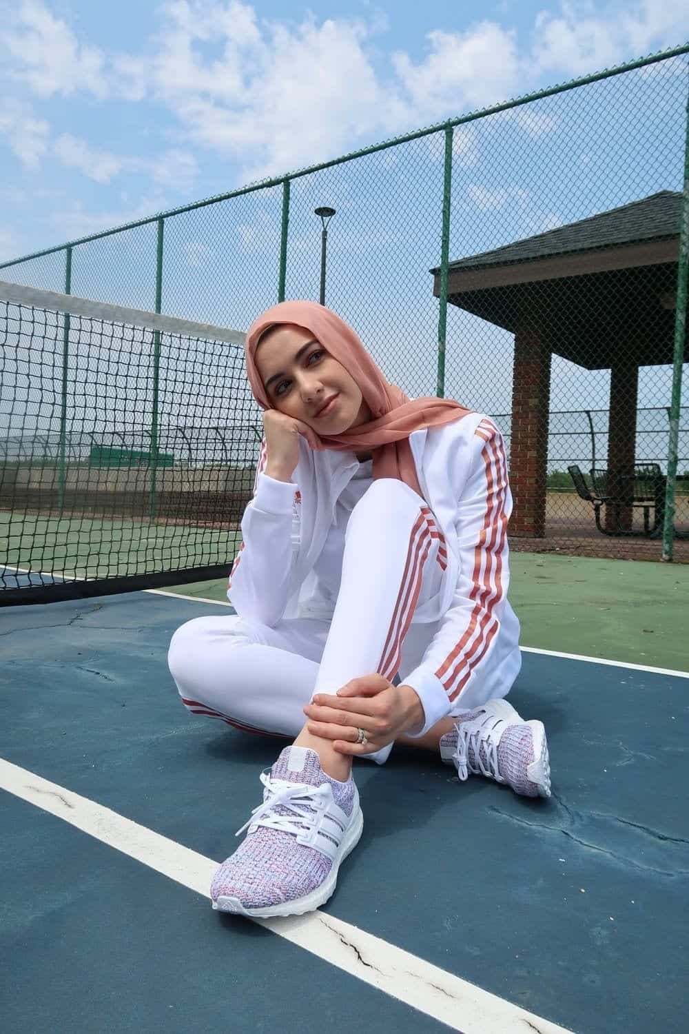 ↓ 22 – Sporty Outfit With Hijab