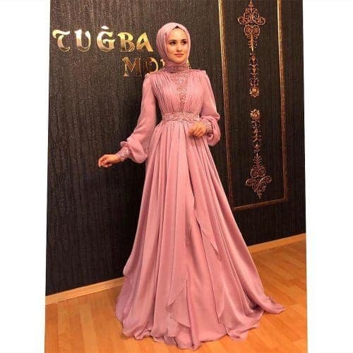 ↓ 25 – Hijab With A Gown