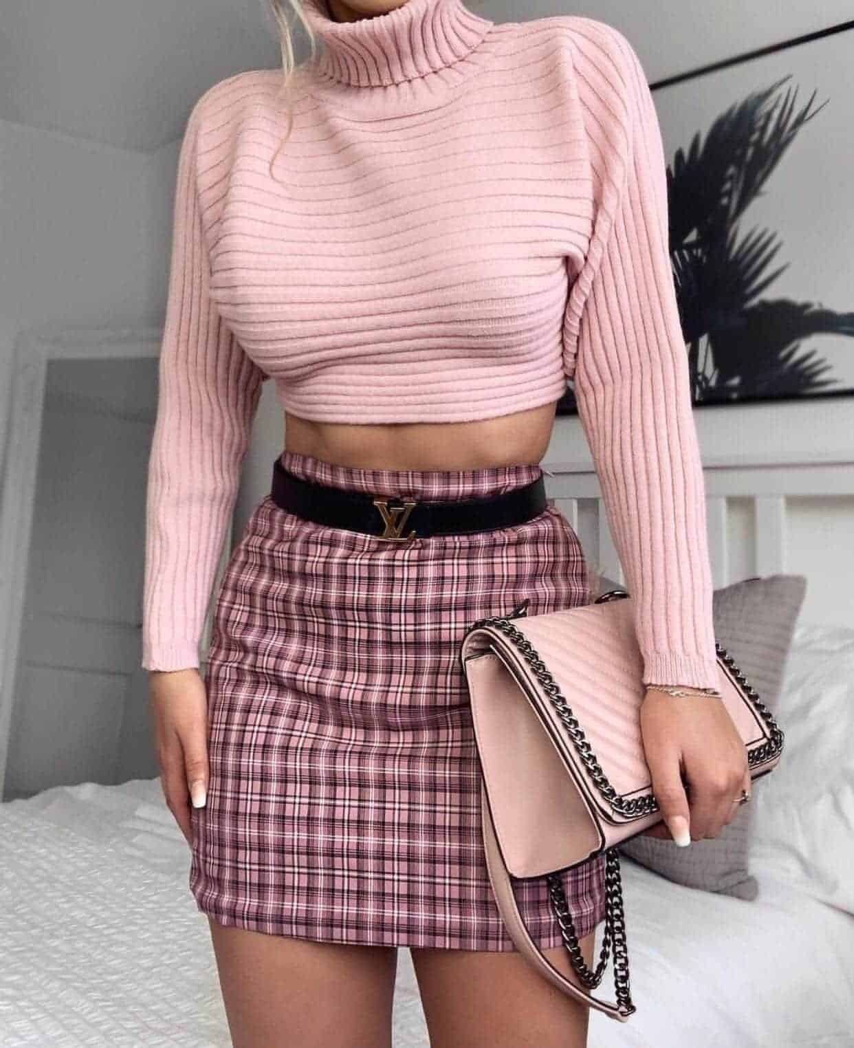 ↓ 24 – Pink Outfits with Plaid Skirts