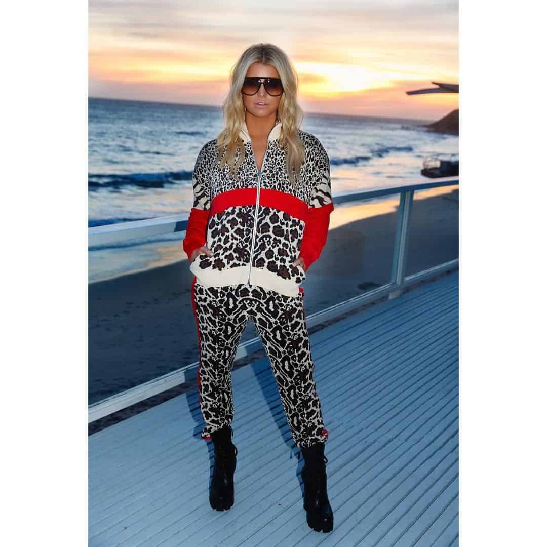 17 – Jessica Simpson In Leopard Print Loungewear