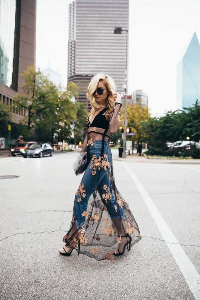 ↓ 30 – Street Style See-Through Dress