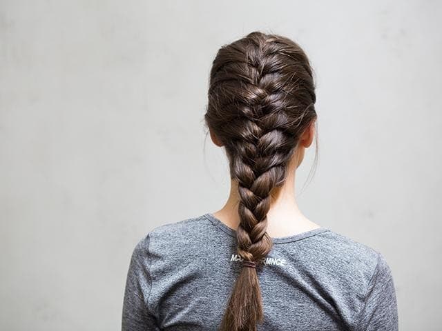 ↓ 17 – What are Some Braided Hairstyles for Oily Hair?