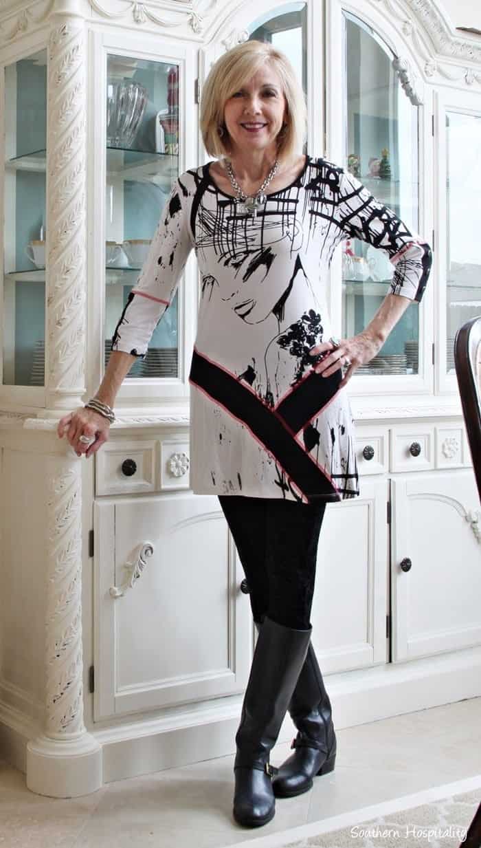 ↓ 16 – How to wear leggings for women over 50