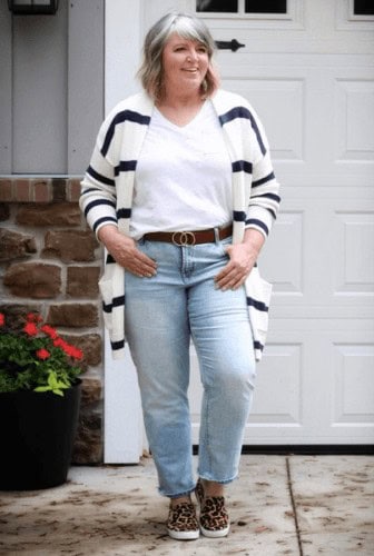 ↓ 4 – Striped Cardigan and Belted Jeans