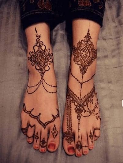 ↓ 10 – Stupendous Feet Mehndi