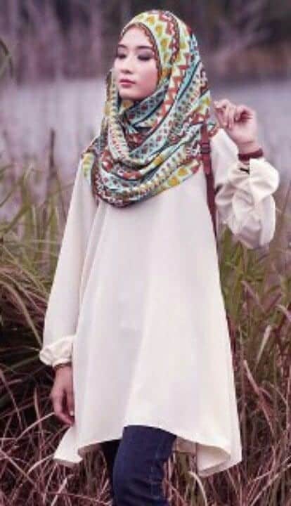 ↓ 4 – Printed Hijab with Tunic