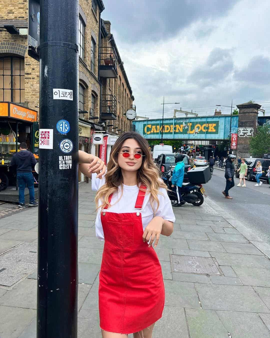 17 – Classic Dungaree Look for Camden Town