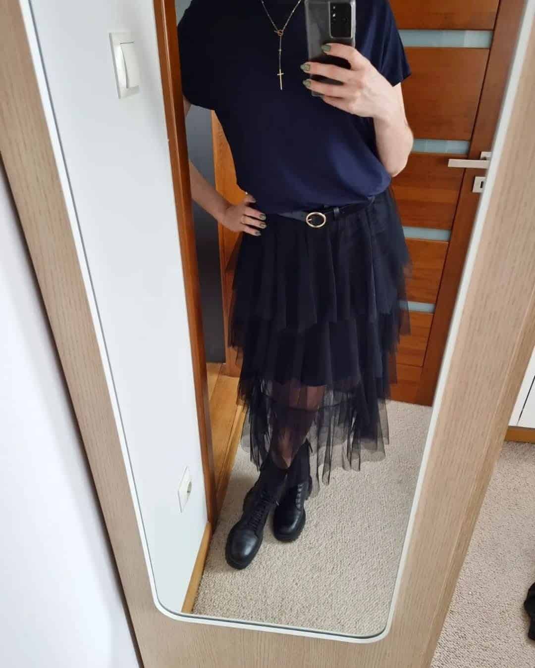 16 – Skirt With T-Shirt And Ankle Boots