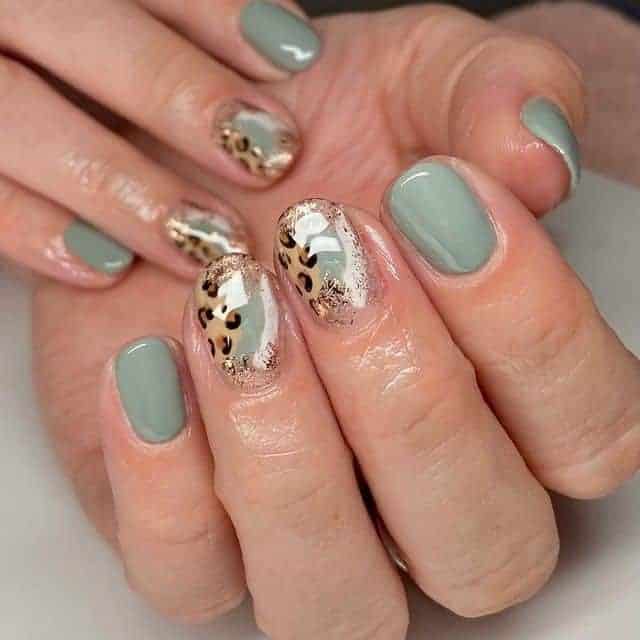 ↓ 34 – Leopard Printed Manicure Ideas for Short Nails