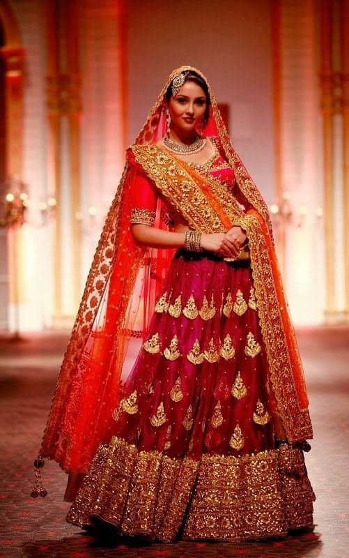 ↓ 9 – Stylish Red Wedding Lehnga