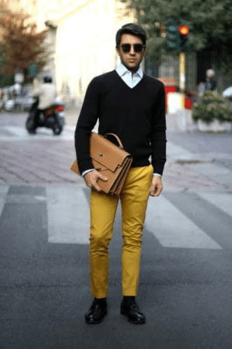 ↓ 40 – Yellow Pants In Smart Casual Look