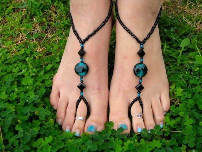 ↓ 3 – Stylish Anklet With Toe Ring