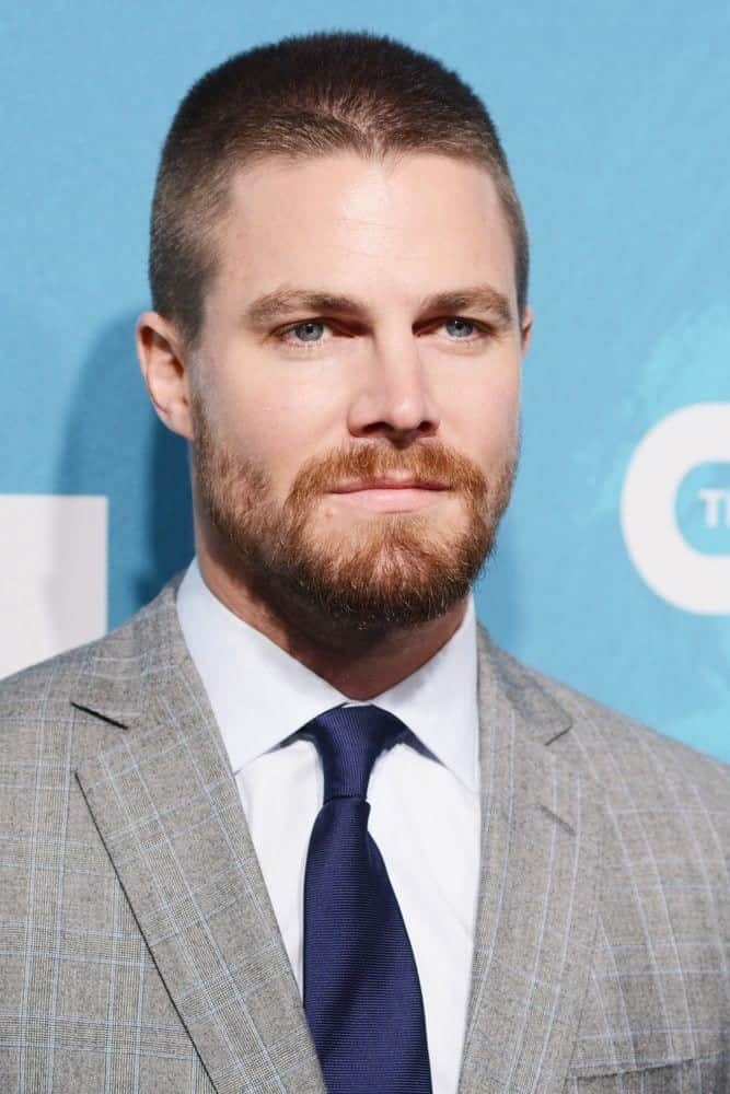 ↓ 36 : Stephen Amell