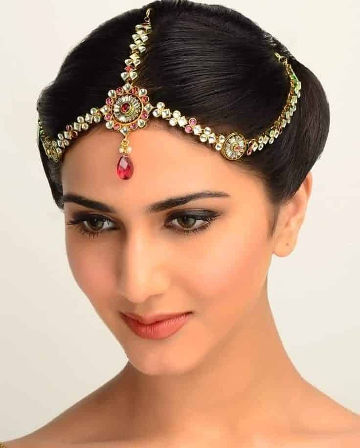 ↓ 12 – Indian Wedding Hairstyle