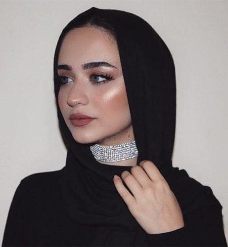 ↓ 2 – Hijab To Flaunt Jewelry