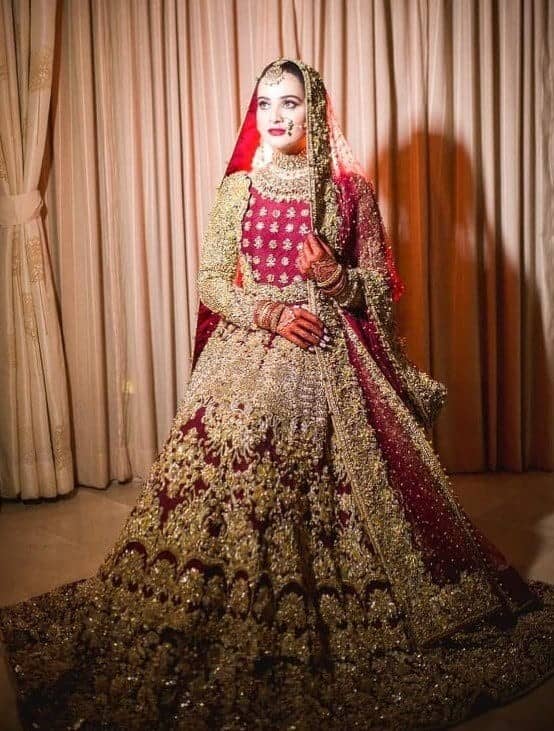 ↓ 19 – Aiman khan Bridal Outfit