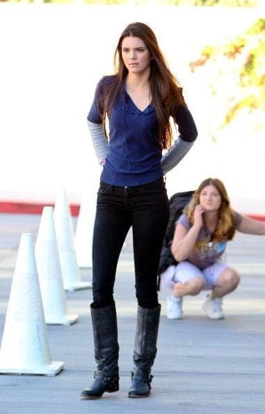 #21- Kendal Jenner Casual Sporty Outfit