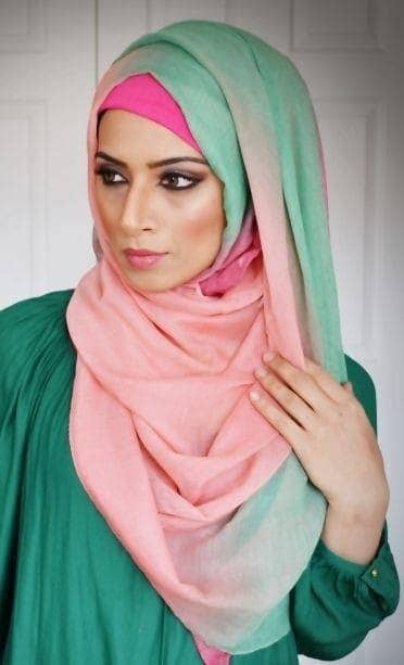 ↓ 10 – Multi-shaded hijab