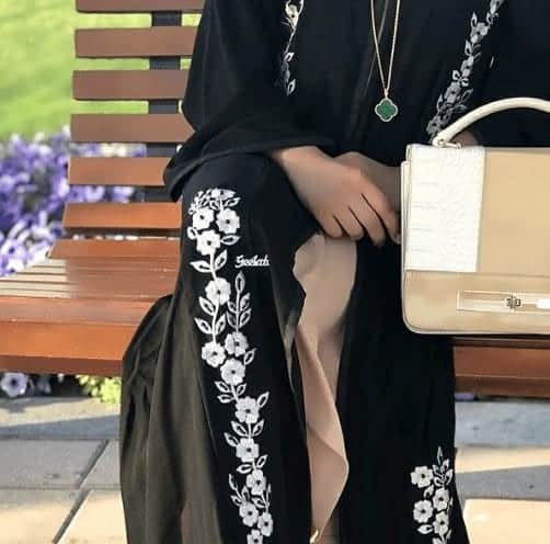 ↓ 5 – Geelato Abayas