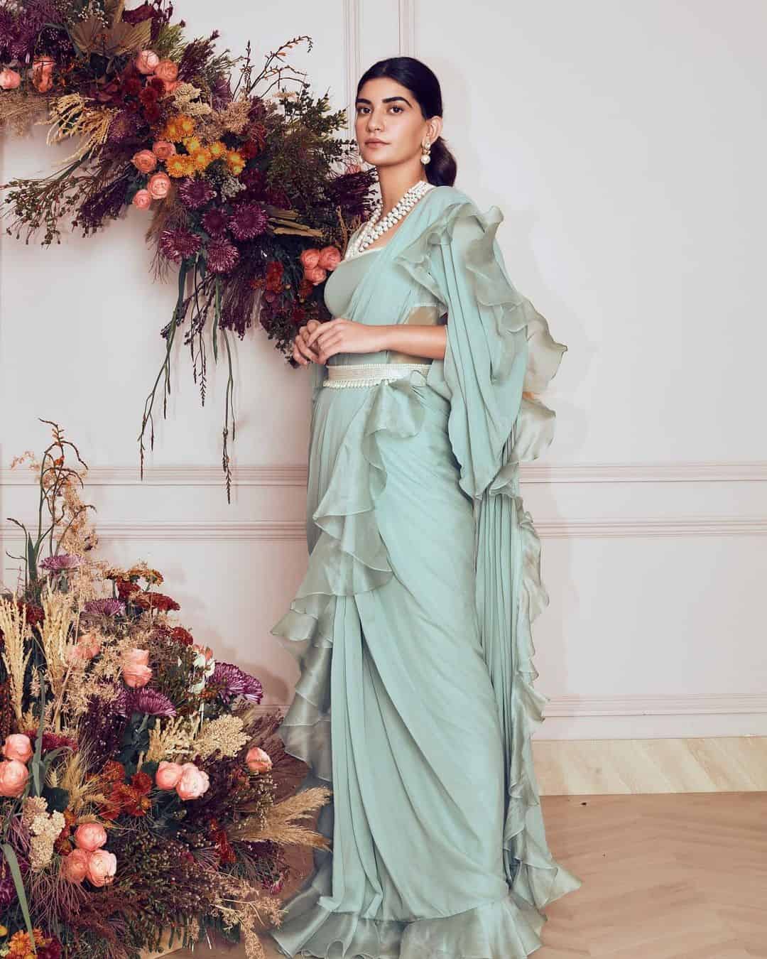 ↓ 6 – Designer Sarees With Belts