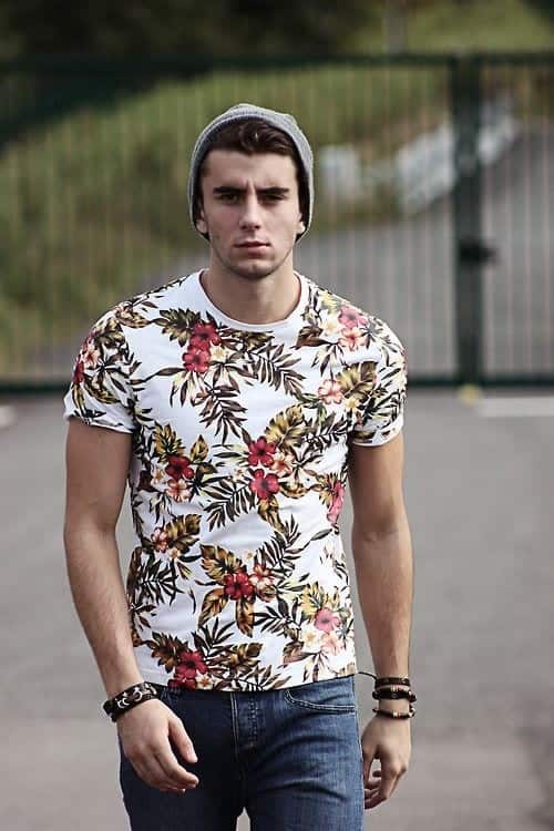 ↓ 24 – What to Wear with Men’s Floral T-Shirts